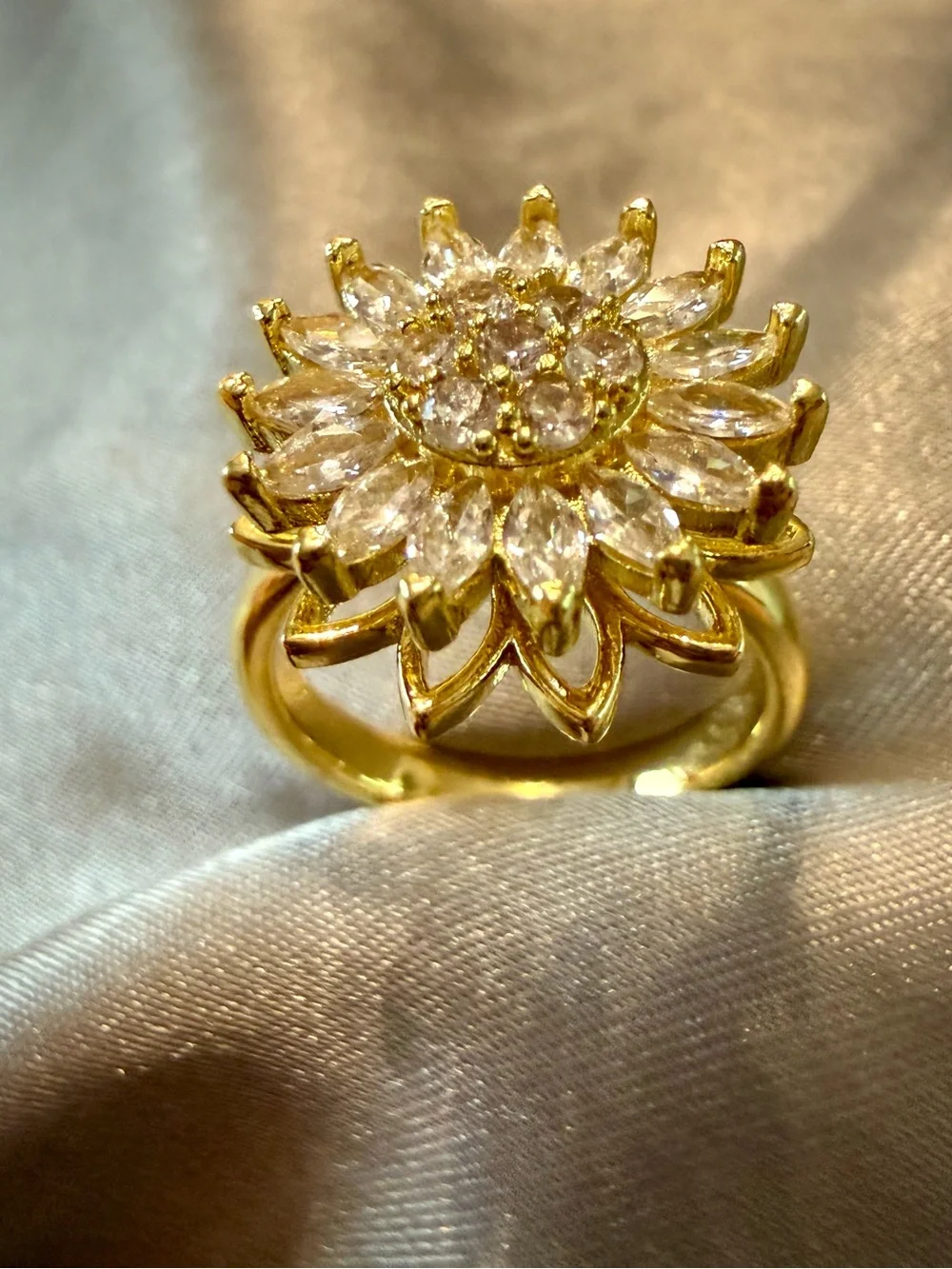 N/A elegant gold